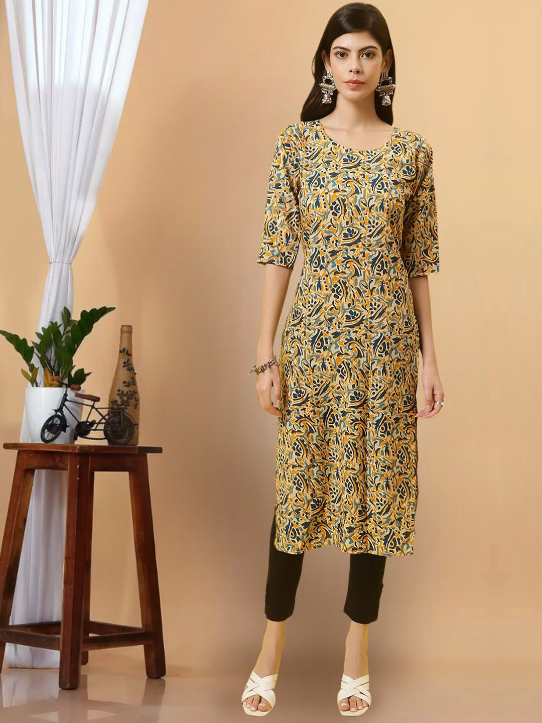 

1 Stop Fashion Floral Printed Round Neck Crepe Straight Kurta, Yellow