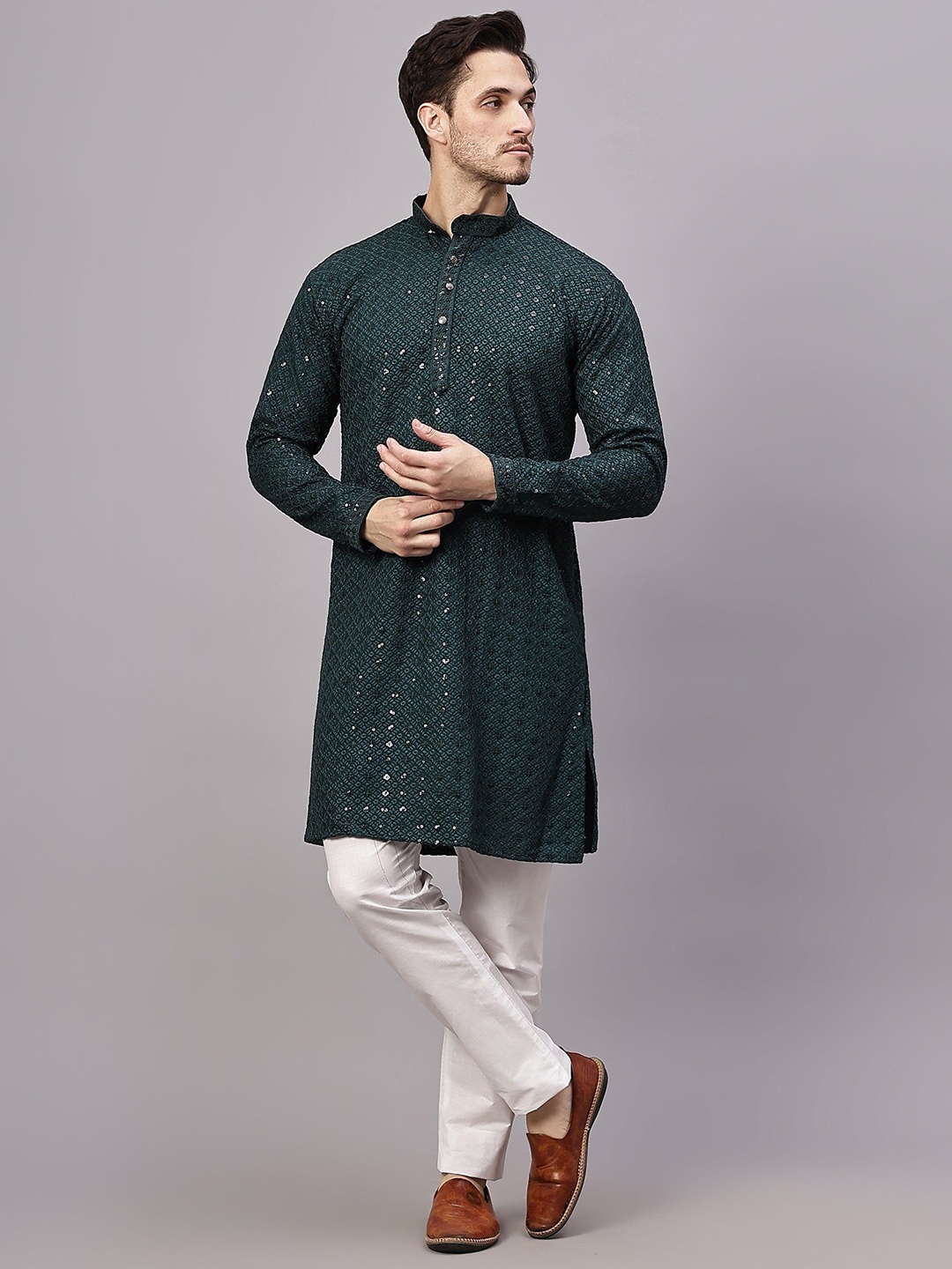 

Yugnik Men Embroidered Regular Kurta with Pyjamas, Green