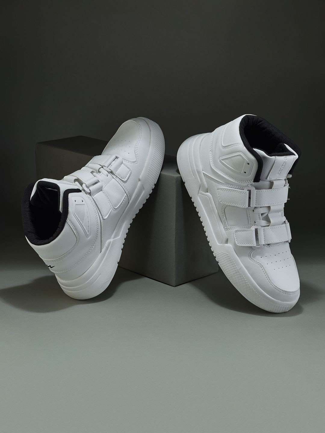 

Campus Men Colourblocked PU Sneakers, White