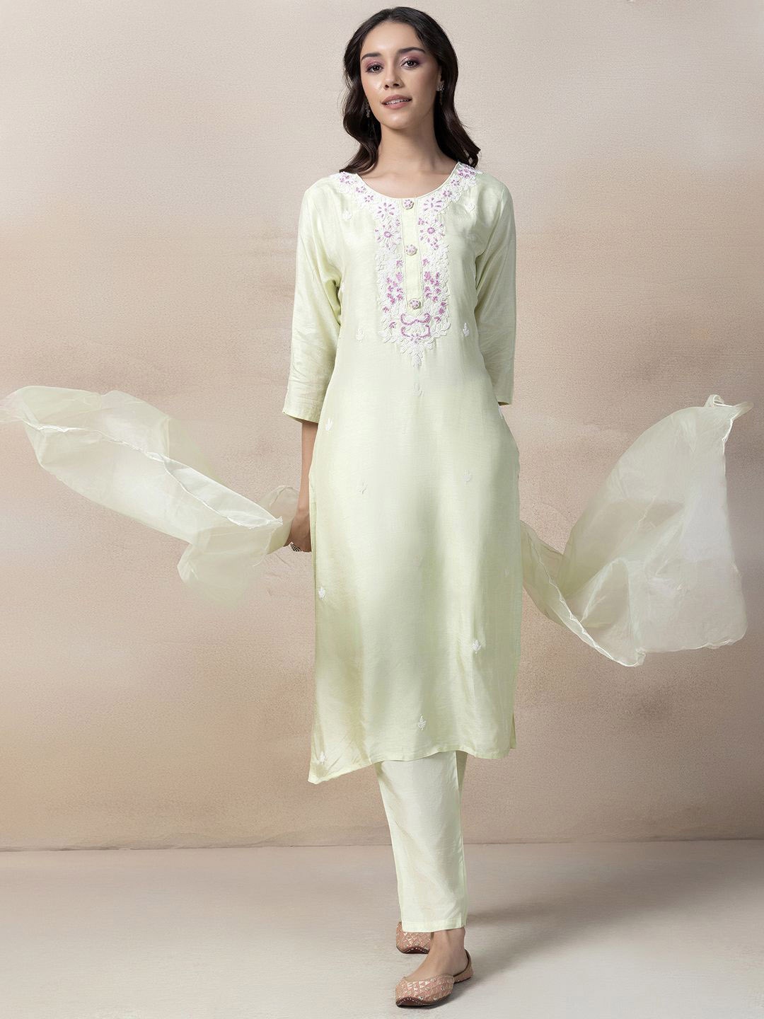 

Rang by Indya Women Ethnic Motifs Yoke Design Regular Thread Work Kurta with Trousers & With Dupatta, Green