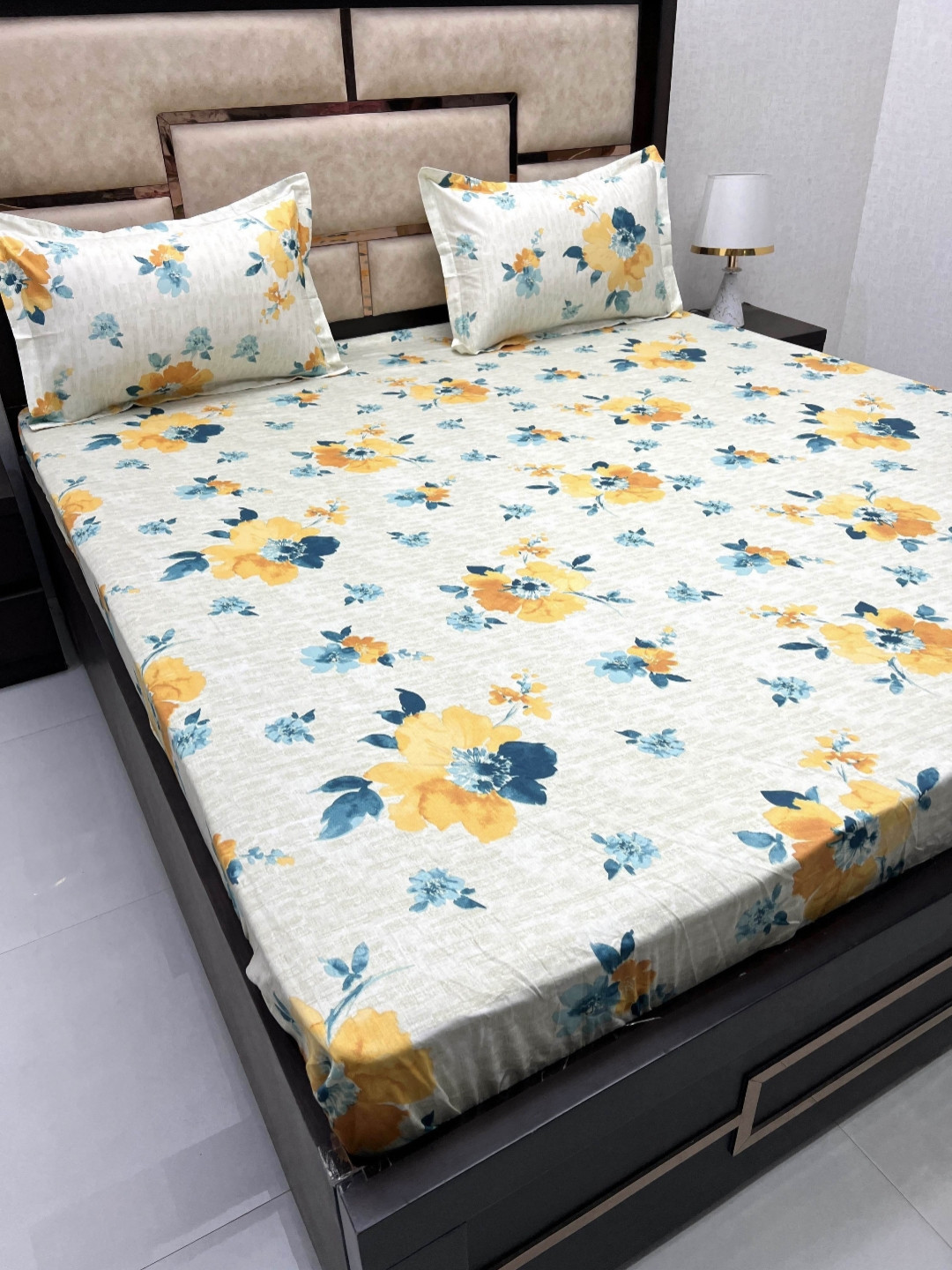 

Pure Decor Green & Blue Floral 300 TC King Bedsheet with 2 Pillow Covers