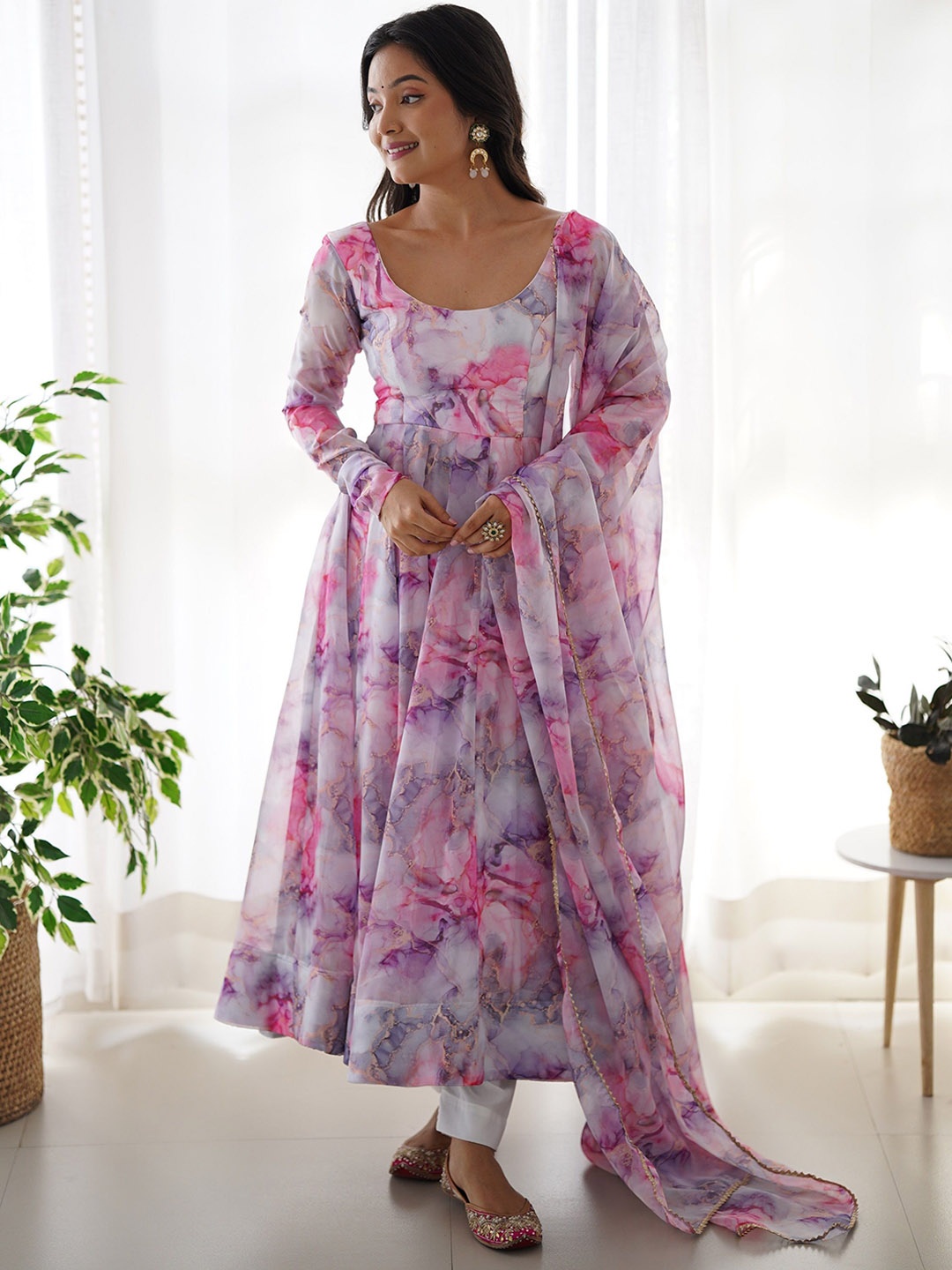

CaniBani Women Floral Printed Regular Kurta with Trousers & With Dupatta, Pink