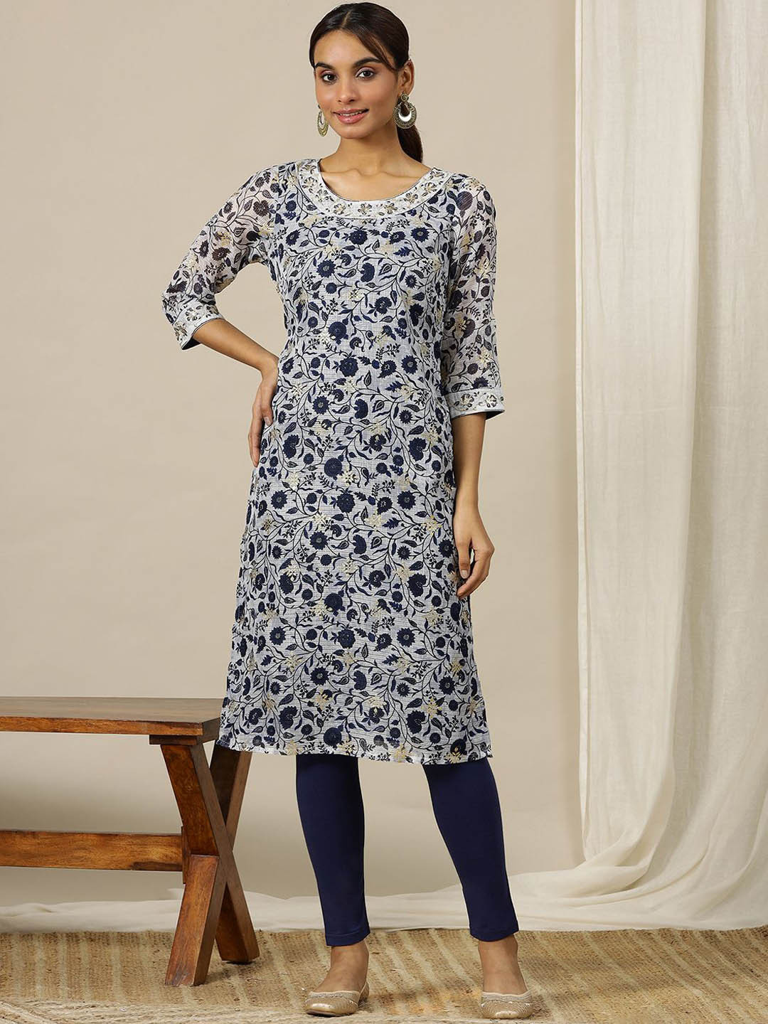 

AURELIA Women Printed Thread Work Kurta, Blue