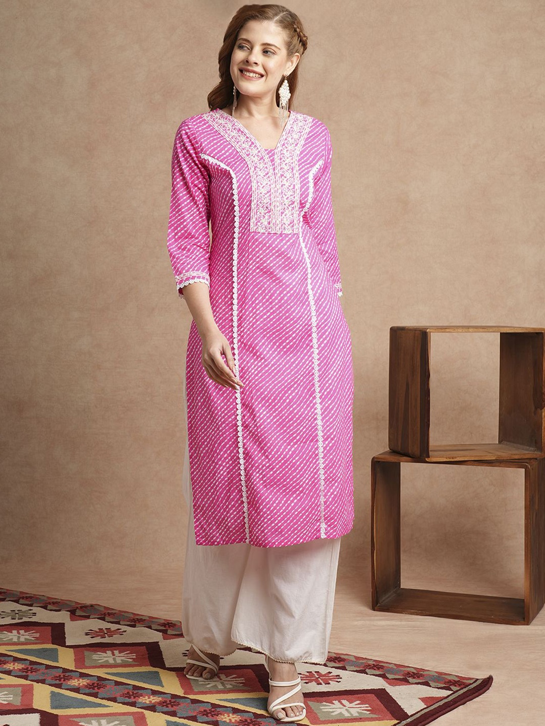 

FASHOR Women Ethnic Motifs Yoke Design Thread Work Kurta, Pink