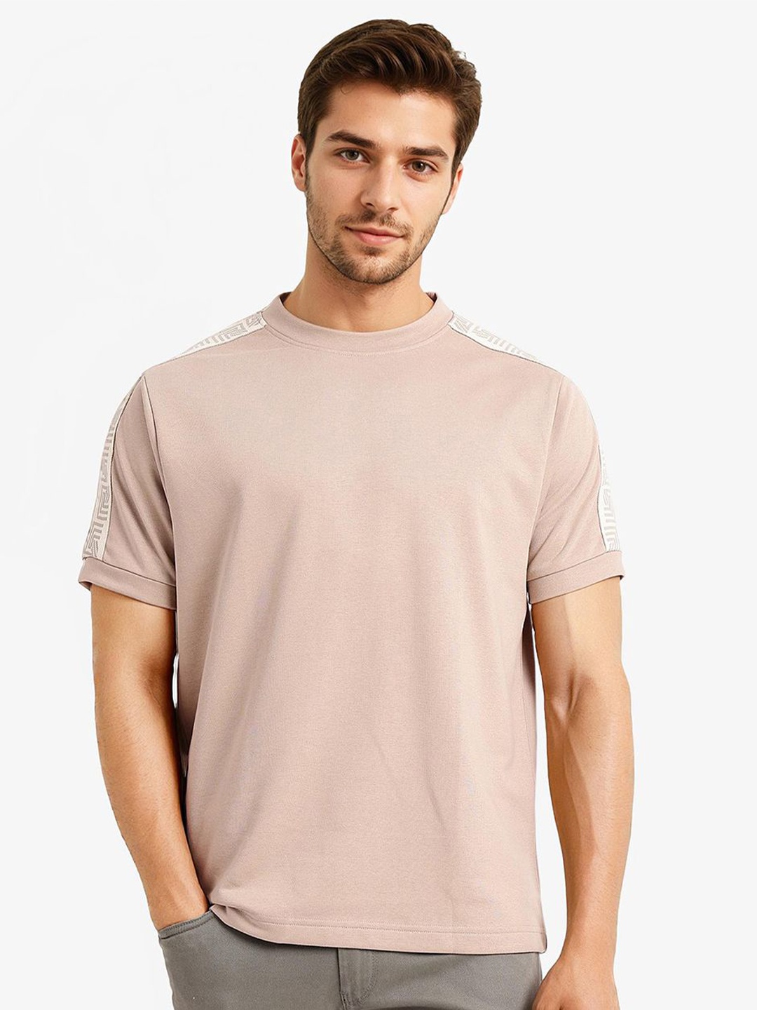 

RARE RABBIT Men V-Neck Raw Edge Boxy T-shirt, Beige