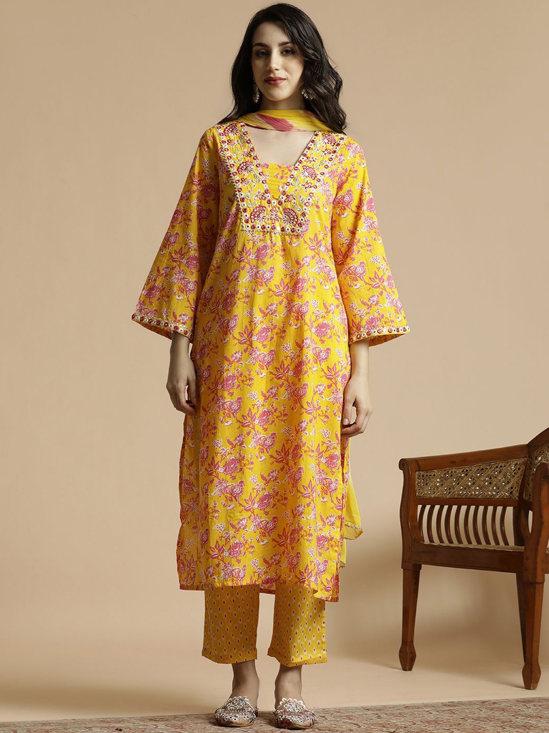 

Anouk Women Floral Embroidered Regular Thread Work Pure Cotton Kurta with Trousers & With Dupatta, Yellow