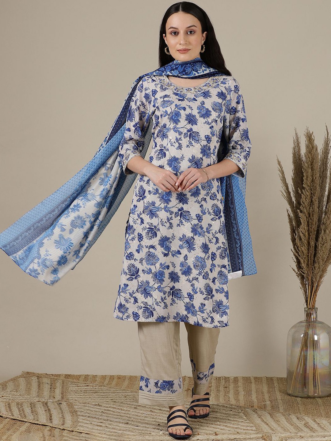 

AURELIA Women Floral Printed Regular Sequinned Kurta with Palazzos & With Dupatta, Beige