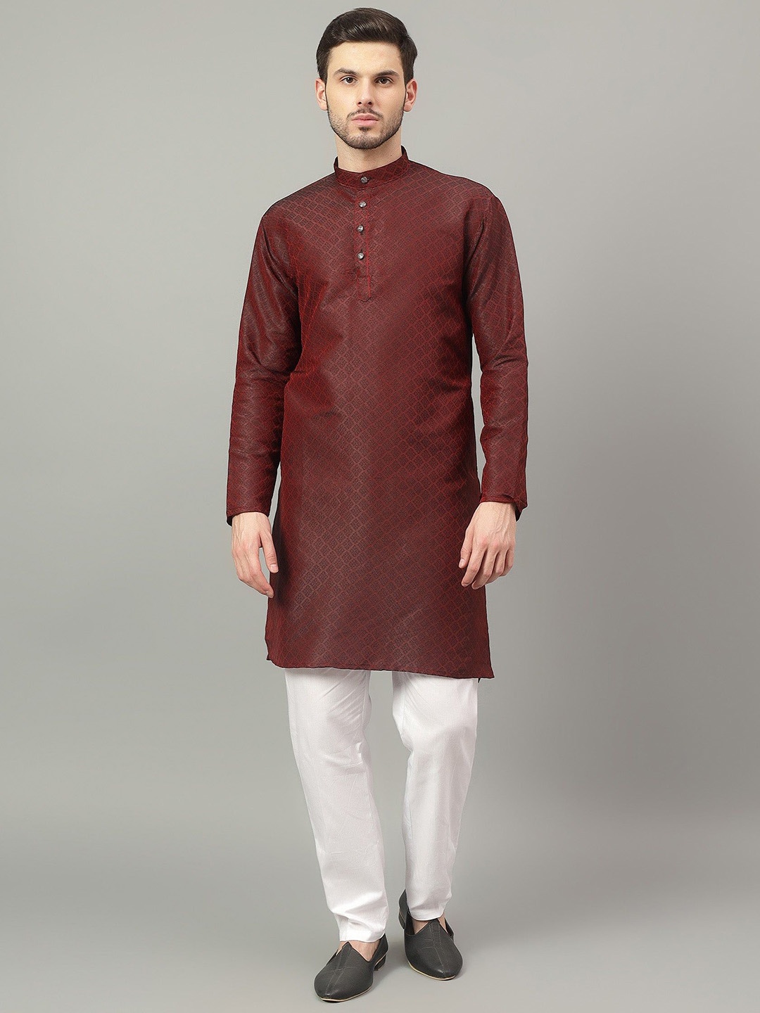 

Yugnik Men Ethnic Motifs Regular Kurta with Pyjamas, Brown