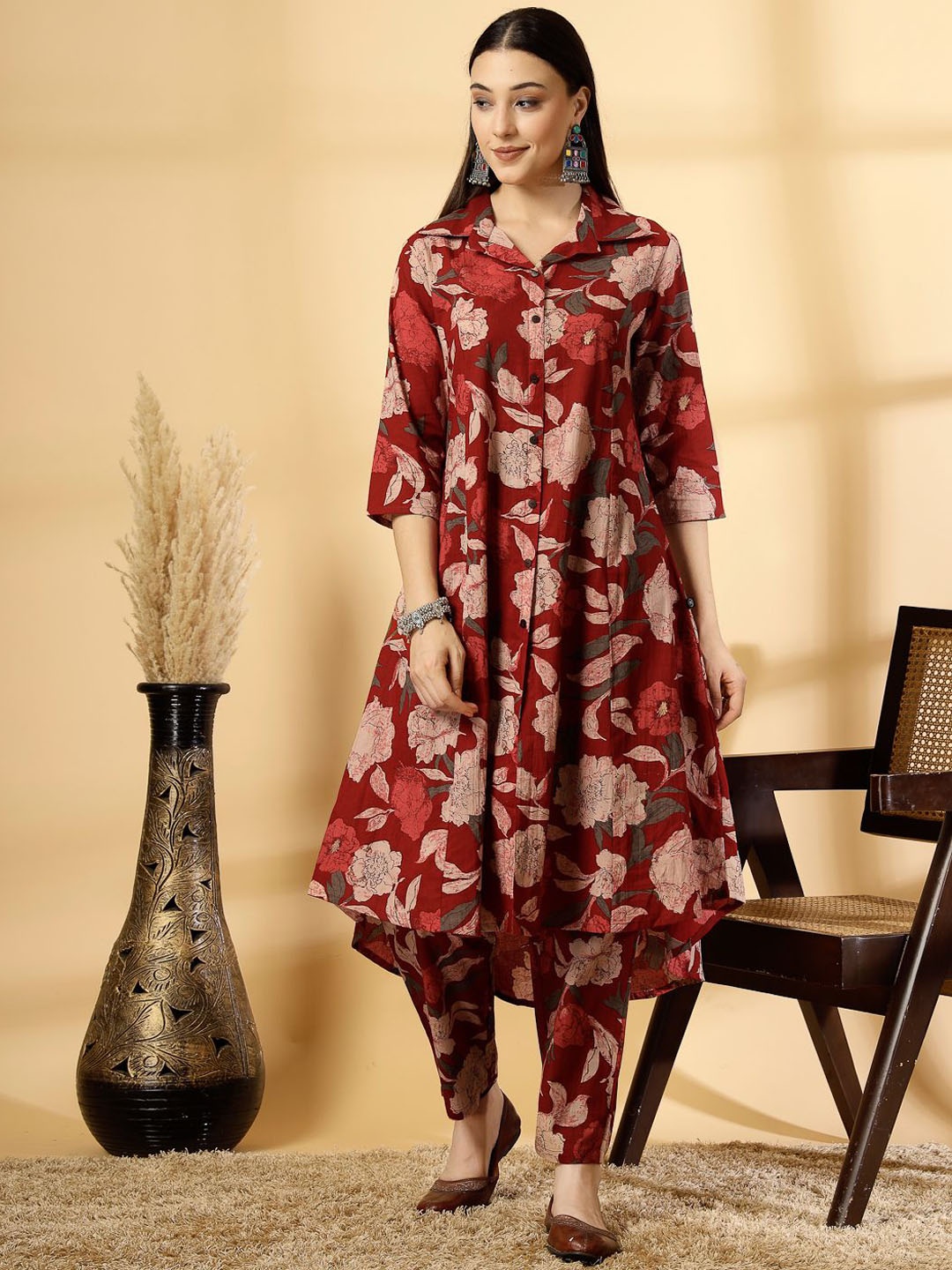 

Pistaa Women Floral Printed Regular Pure Cotton Kurta with Trousers, Maroon