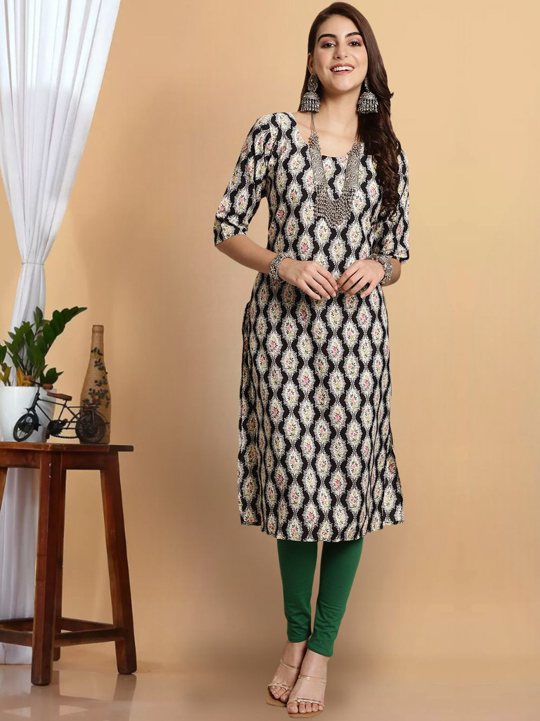 

7Threads Floral Printed Round Neck Straight Kurta, Black