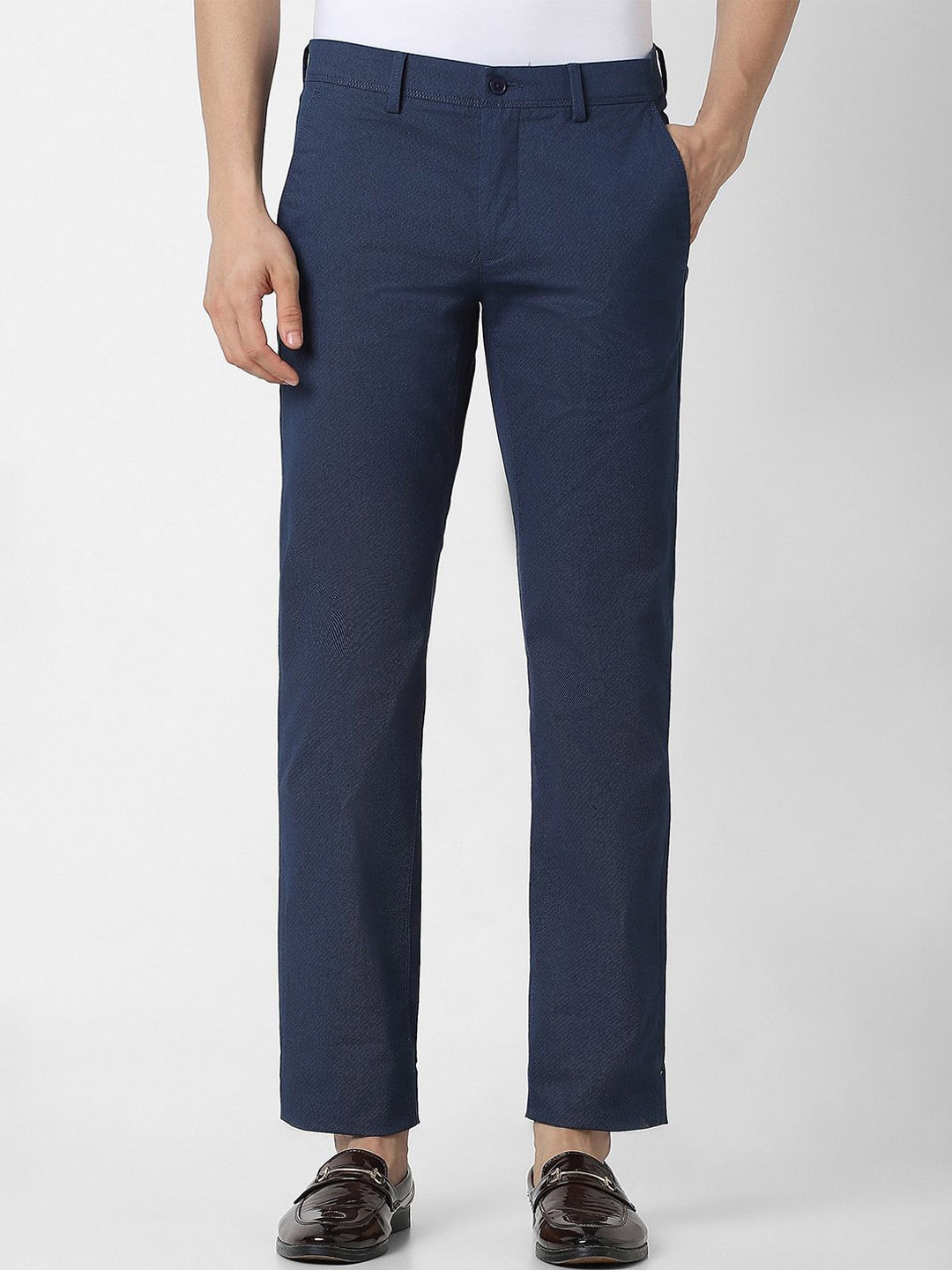 

Van Heusen Sport Men Textured Slim Fit Trousers, Navy blue
