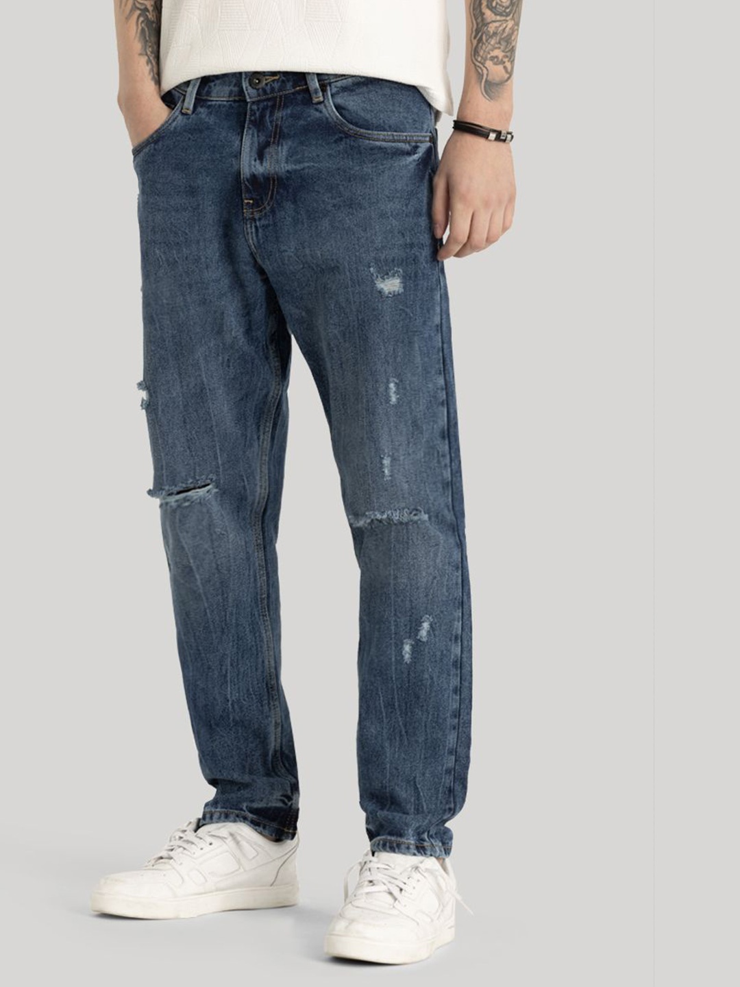 

Snitch Men Loose Mildly Distressed Light Fade Stretchable Jeans, Blue