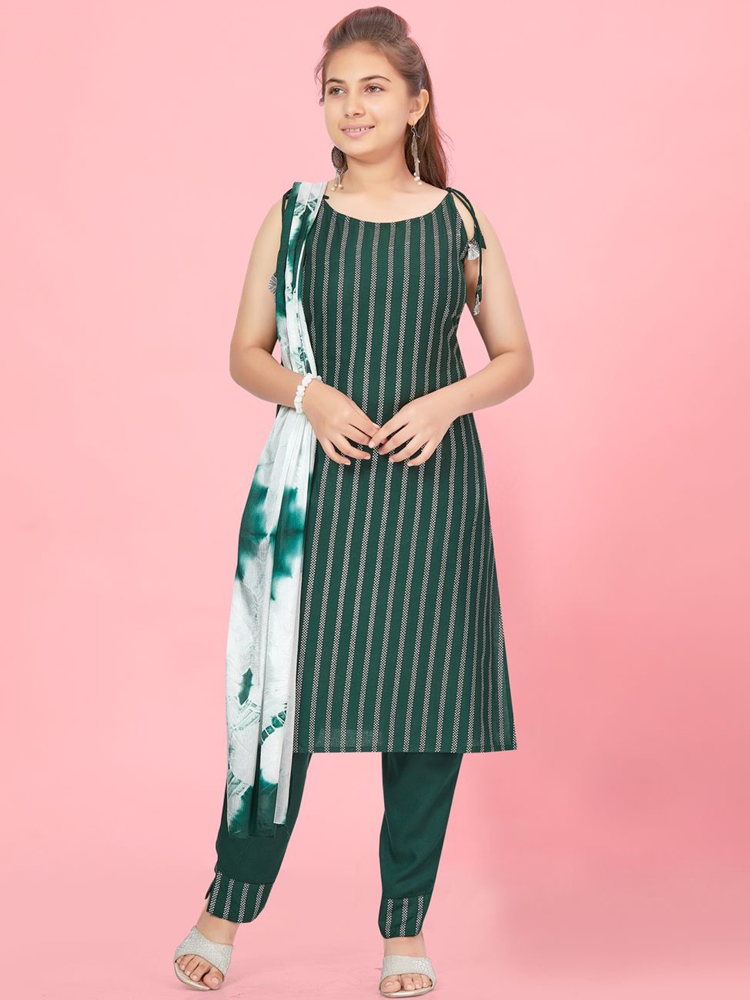 

BAESD Girls Printed Regular Kurta with Trousers & With Dupatta, Green