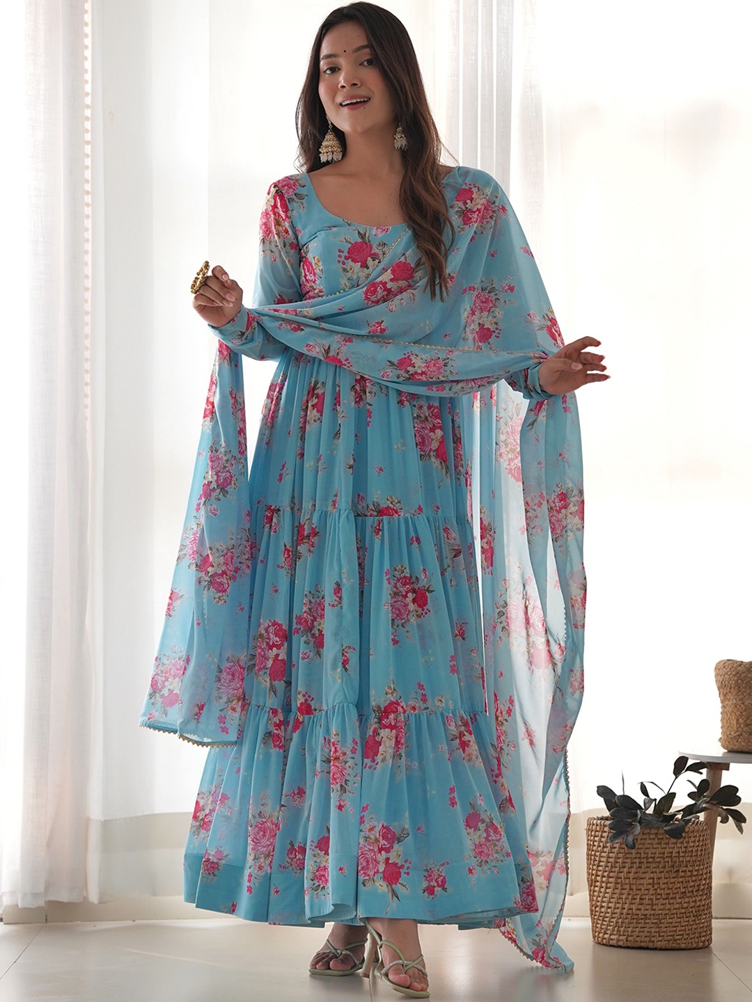 

CaniBani Women Floral Printed Regular Kurta with Trousers & With Dupatta, Blue