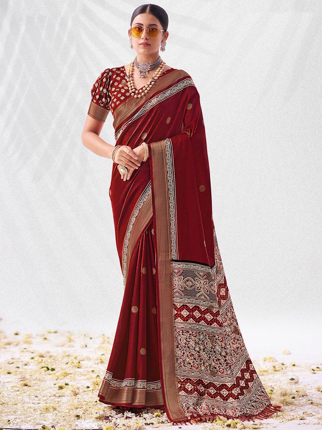

SANSKAR Printed Paisley Zari Cotton Blend Saree, Maroon