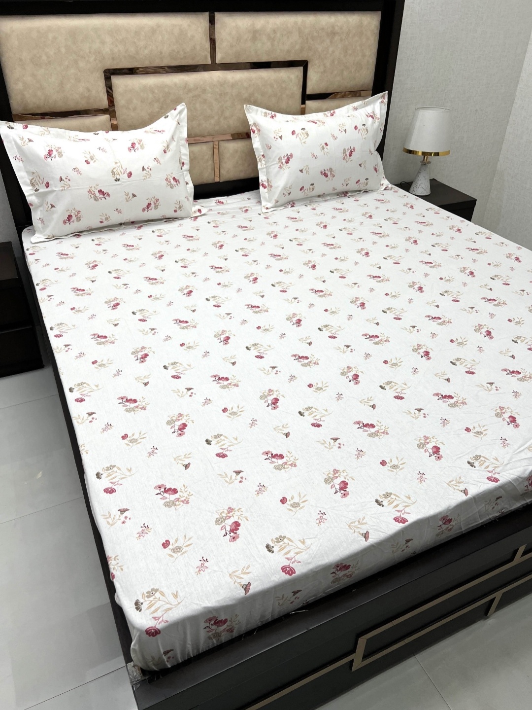 

Pure Decor White & Pink Floral 300 TC King Bedsheet with 2 Pillow Covers