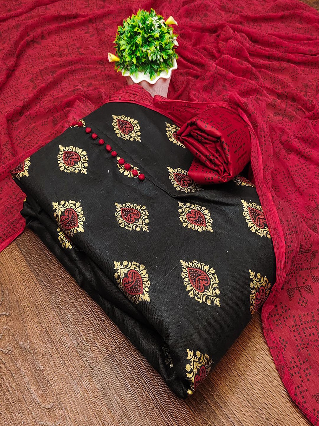 

Lilots Printed Unstitched Dress Material, Red