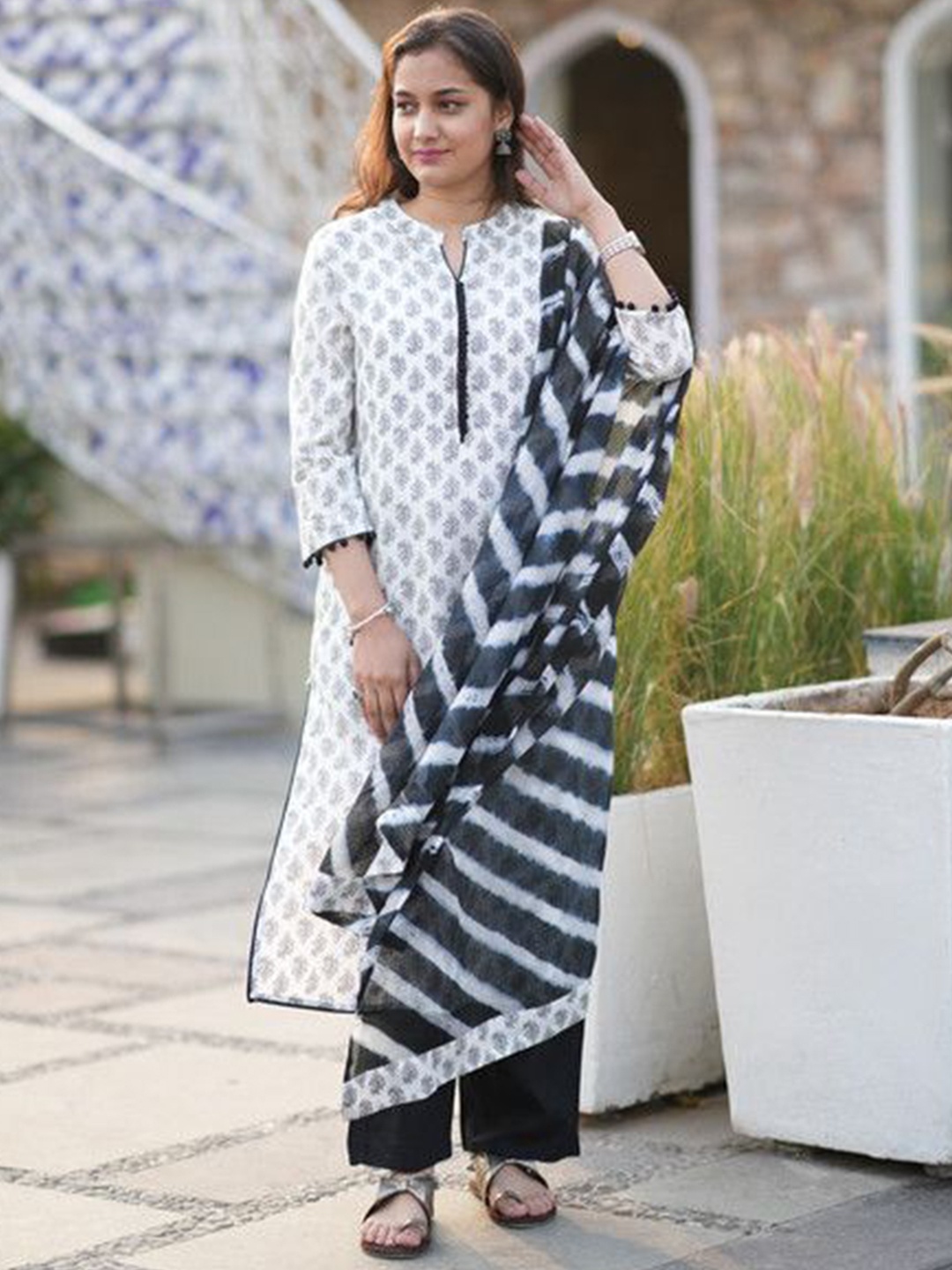 

JAIPURI BUNAAI Women Ethnic Motifs Printed Regular Kurta with Palazzos & With Dupatta, White