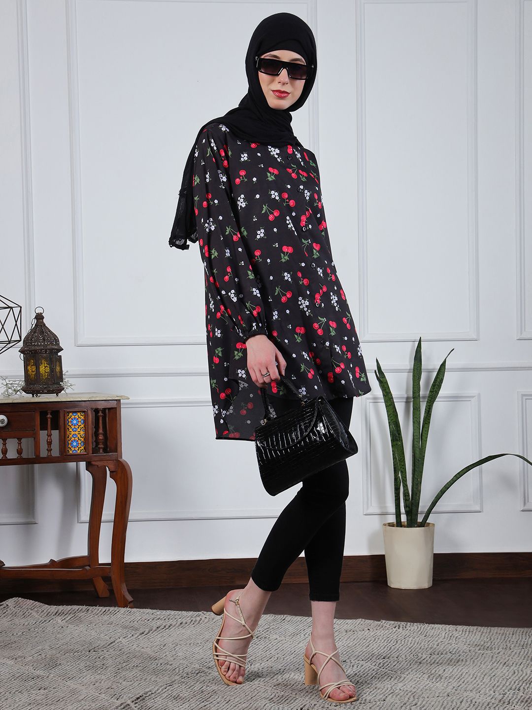 

NABIA Relaxed Fit Floral Printed Mandarin Collar Puffed Sleeves High-Low Satin Shirt, Black