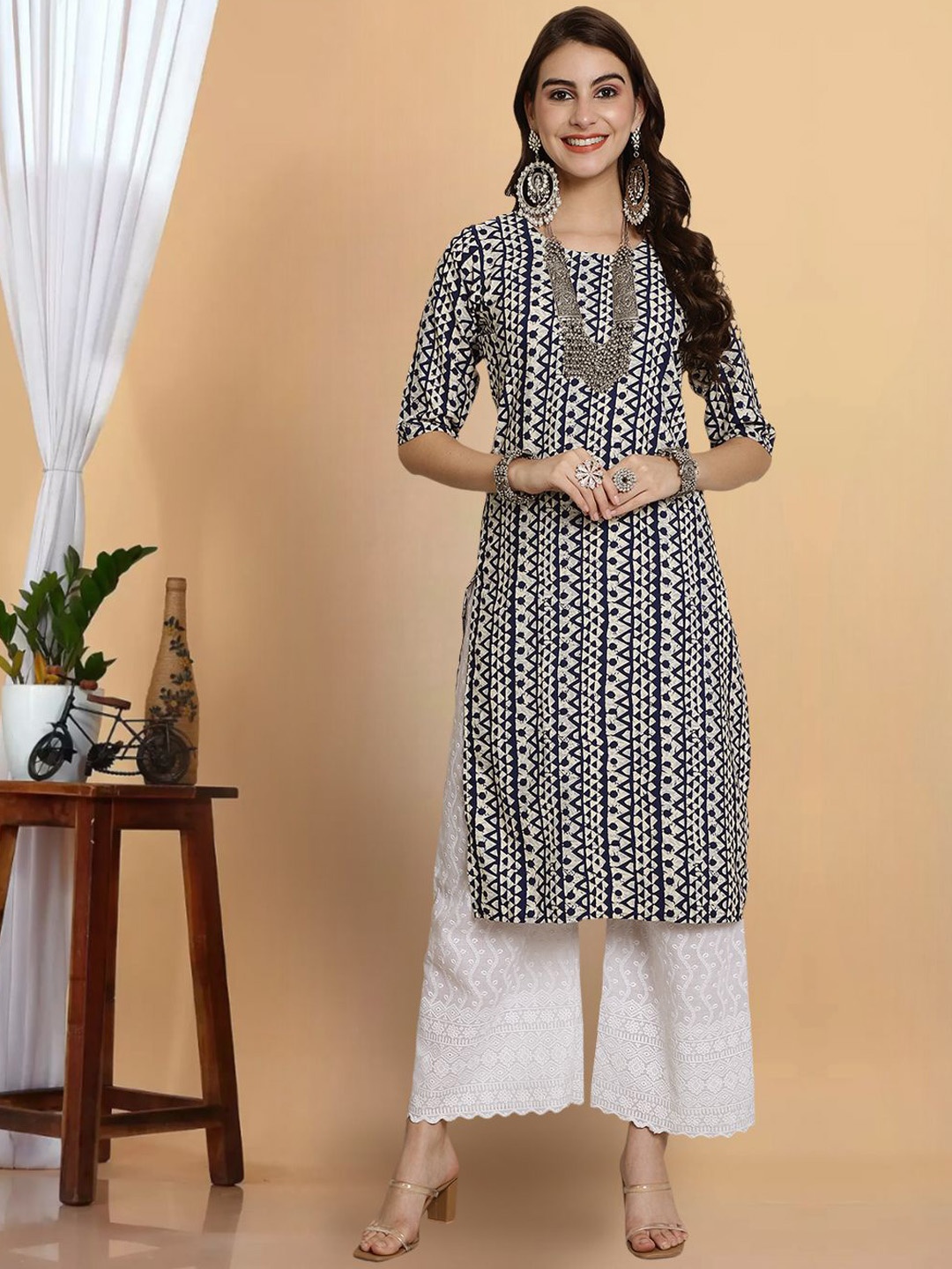 

7Threads Geometric Printed Round Neck Straight Kurta, Navy blue