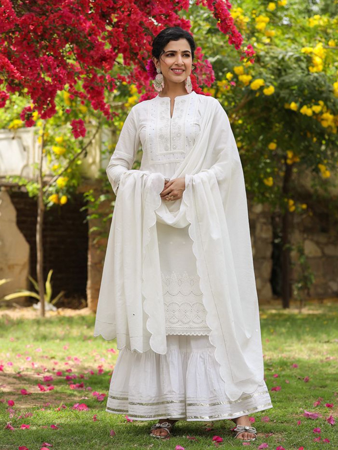 

PIROH Women Ethnic Motifs Embroidered Regular Thread Work Pure Cotton Kurta with Sharara & With Dupatta, White