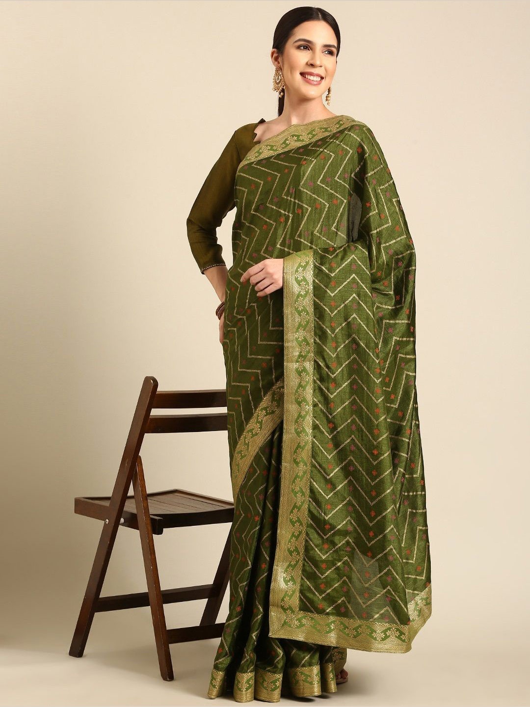 

all about you Embellished Zari Saree With Blouse Piece, Green