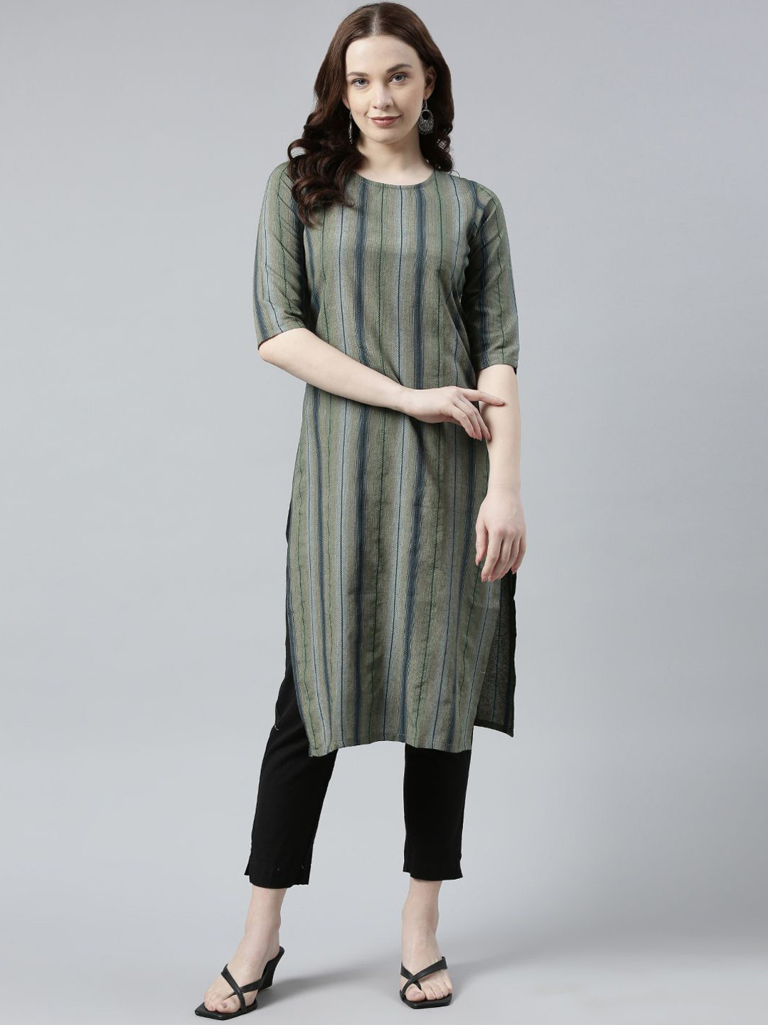 

HRITIKA Women Striped Keyhole Neck Thread Work Kurta, Green