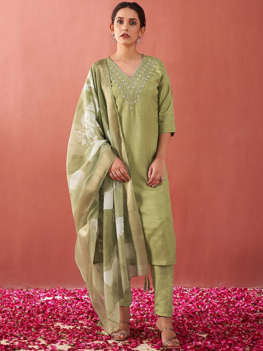 

Kaftanize Thread Work Regular Straight Kurta with Trousers & Dupatta, Green