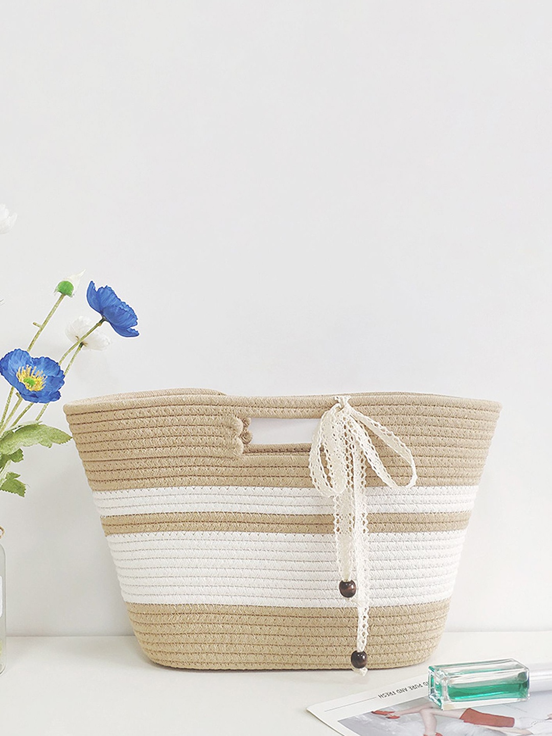 

LULU & SKY Shopper Sling Bag with Tasselled, White