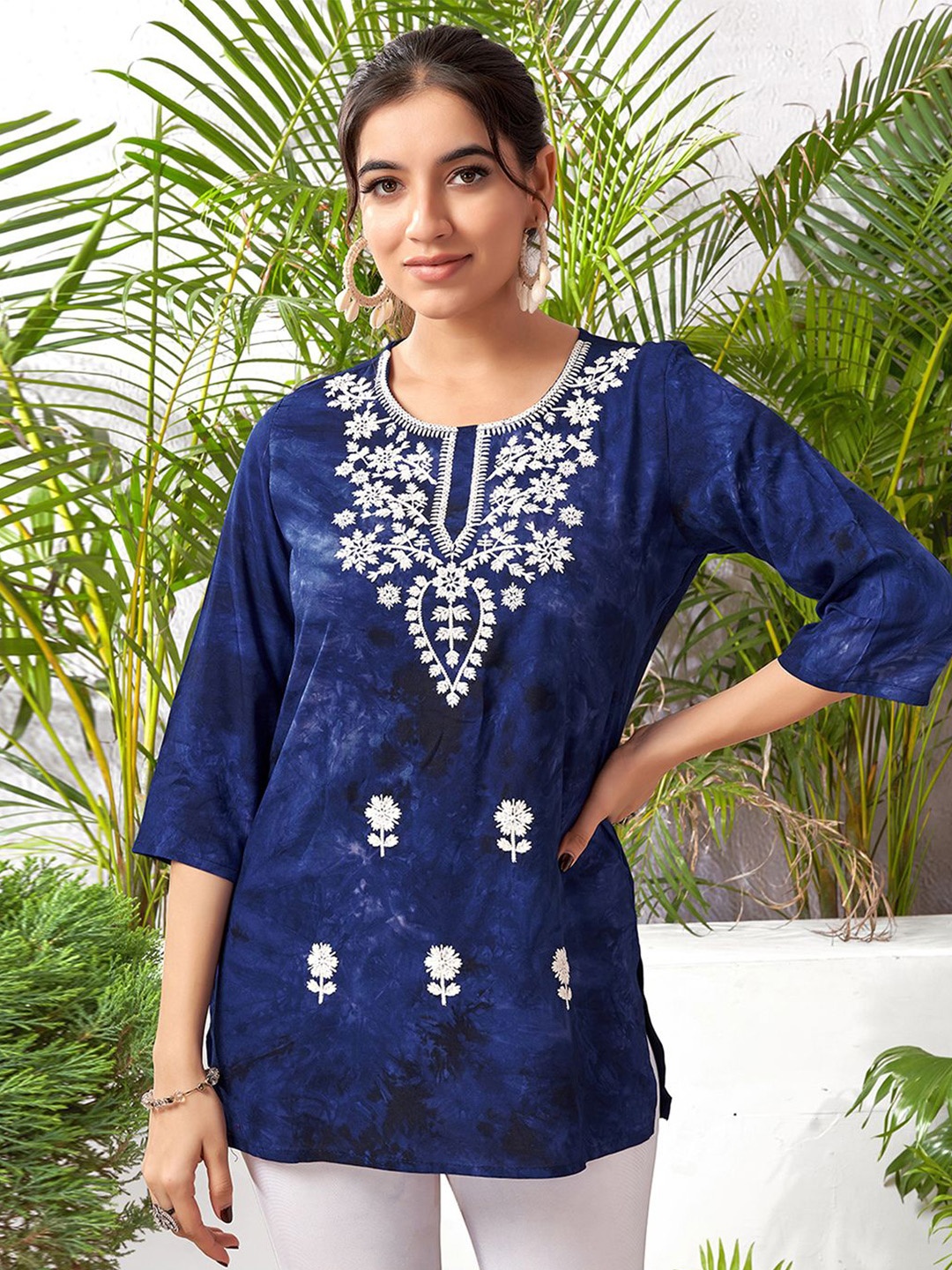 

Selvia Floral Embroidered Chikankari Straight Kurti, Blue