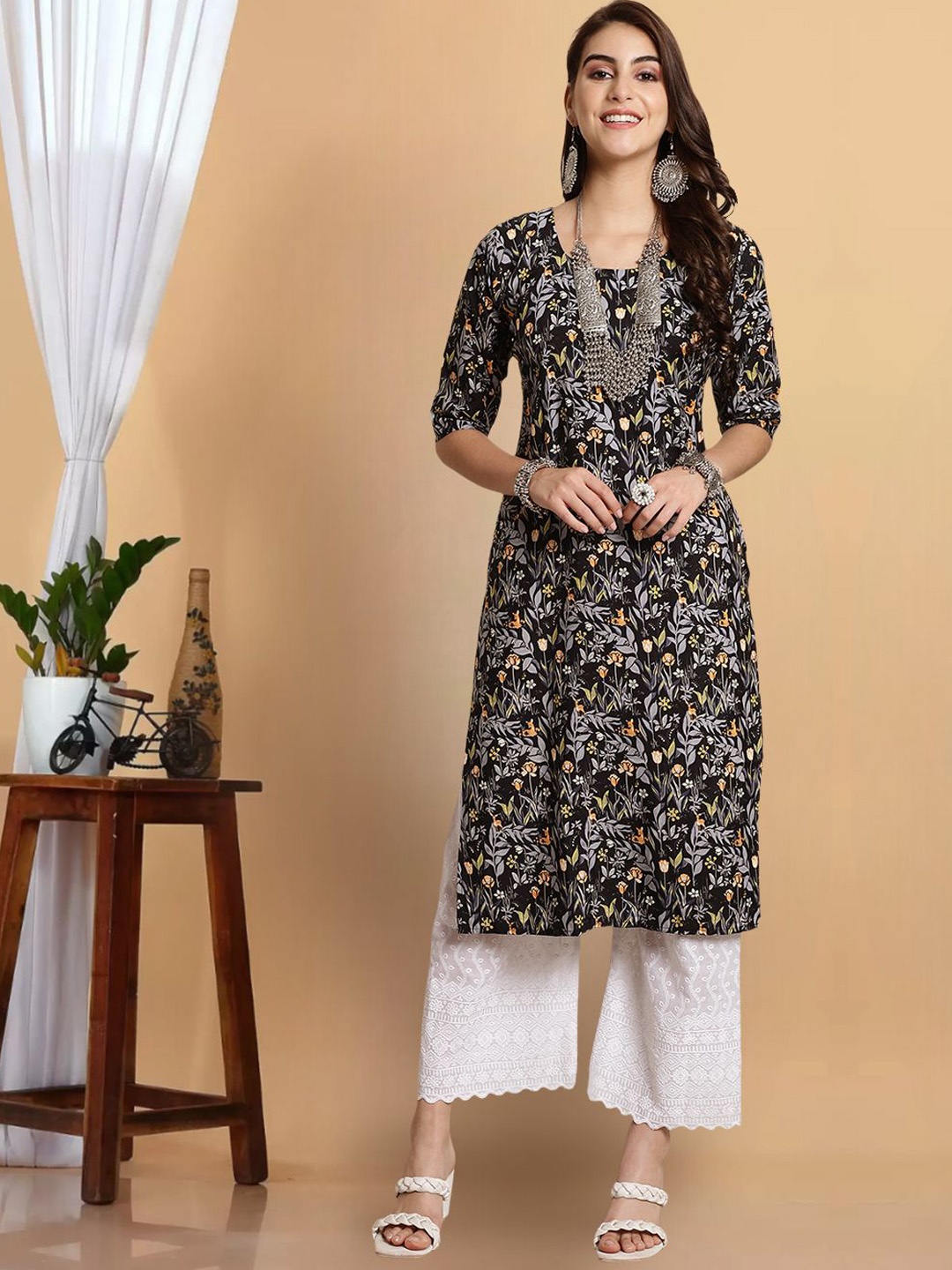 

7Threads Floral Printed Round Neck Straight Kurta, Black