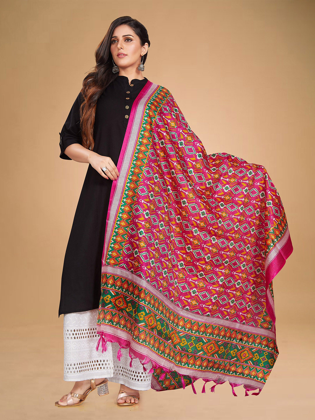 

Rani Saahiba Ethnic Motifs Printed Dupatta, Pink