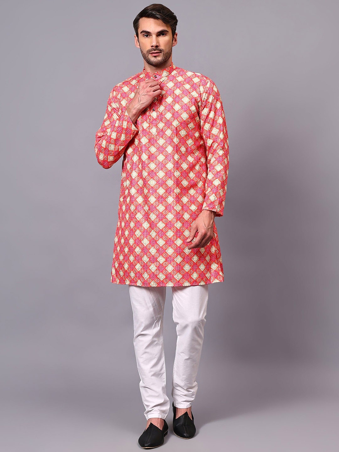 

Yugnik Men Regular Thread Work Kurta with Pyjamas, Red