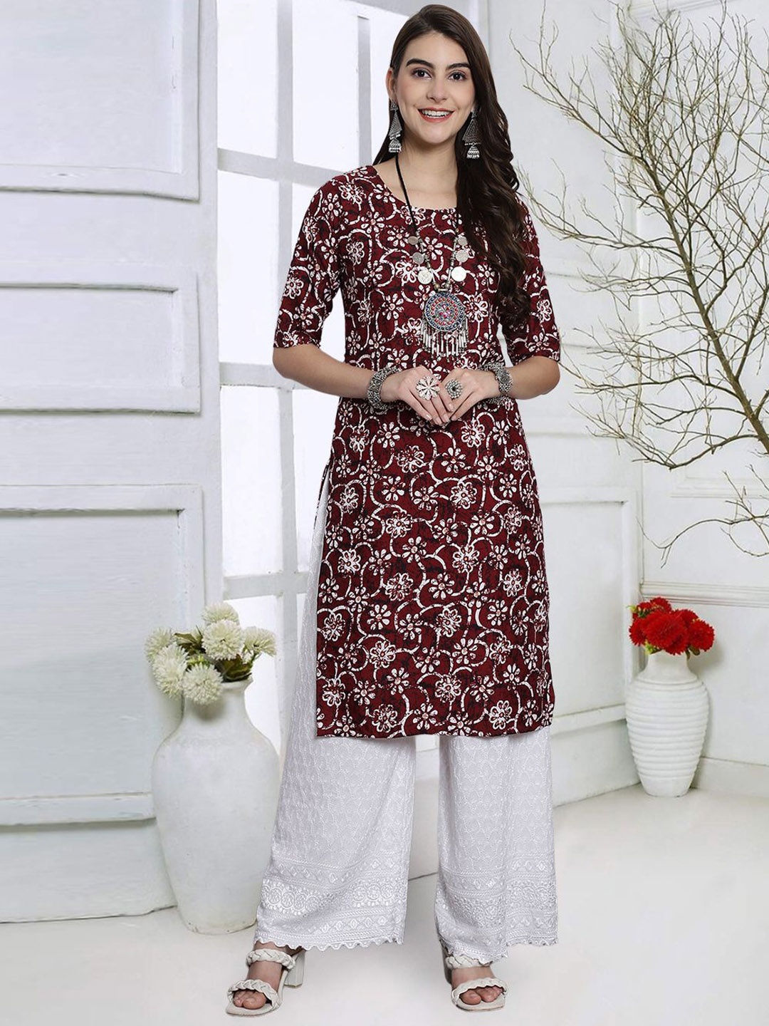 

7Threads Floral Printed Round Neck Straight Kurta, Maroon