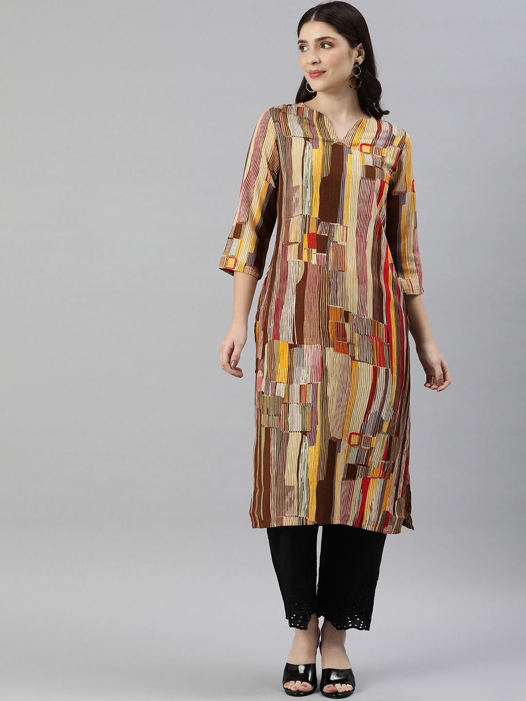 

HRITIKA Women Printed Keyhole Neck Flared Sleeves Kurta, Brown