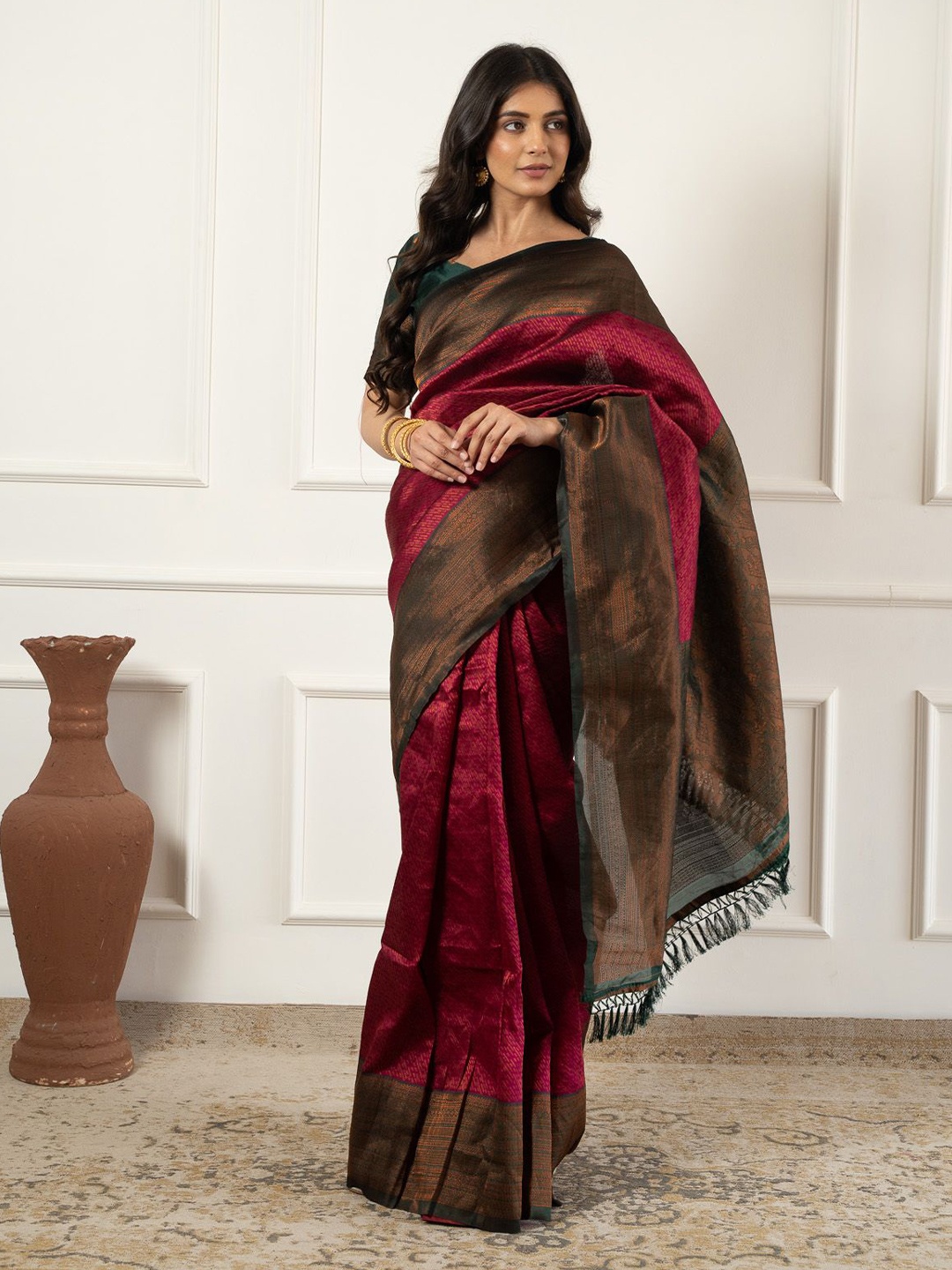 

Dori Woven Design Zari Silk Blend Banarasi Saree, Pink