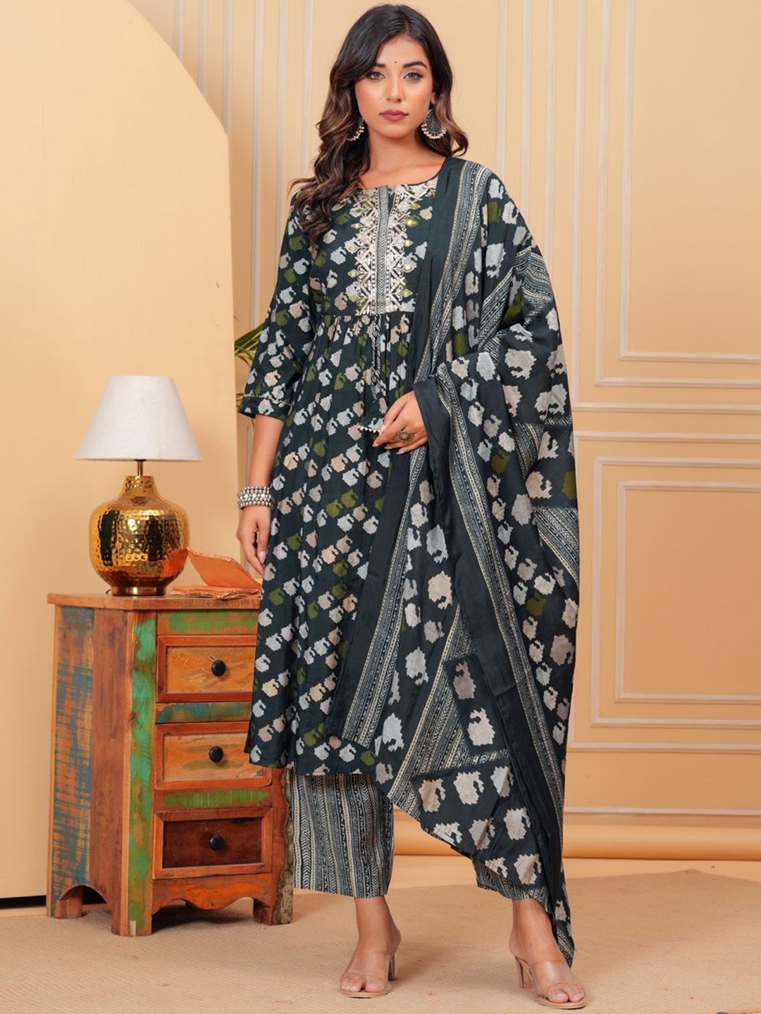 

KALINI Women Floral Printed Regular Thread Work Pure Silk Kurta with Trousers & With Dupatta, Green