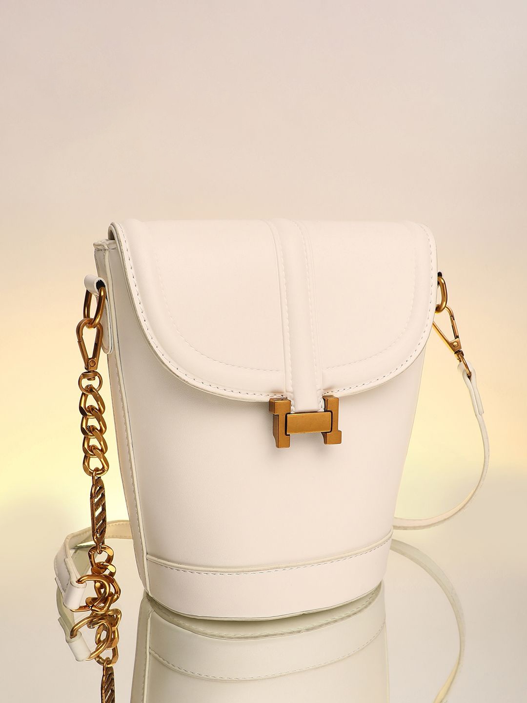 

HAUTE SAUCE by Campus Sutra Leather Structured Sling Bag, White