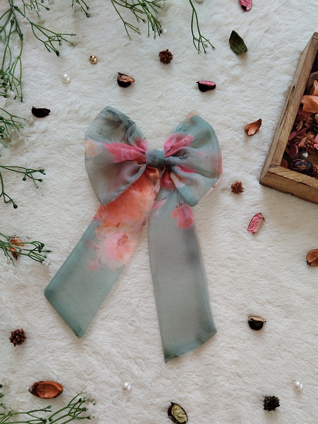 

LABEL KANUPRIYA Women FloralHair Bow Clip, Grey