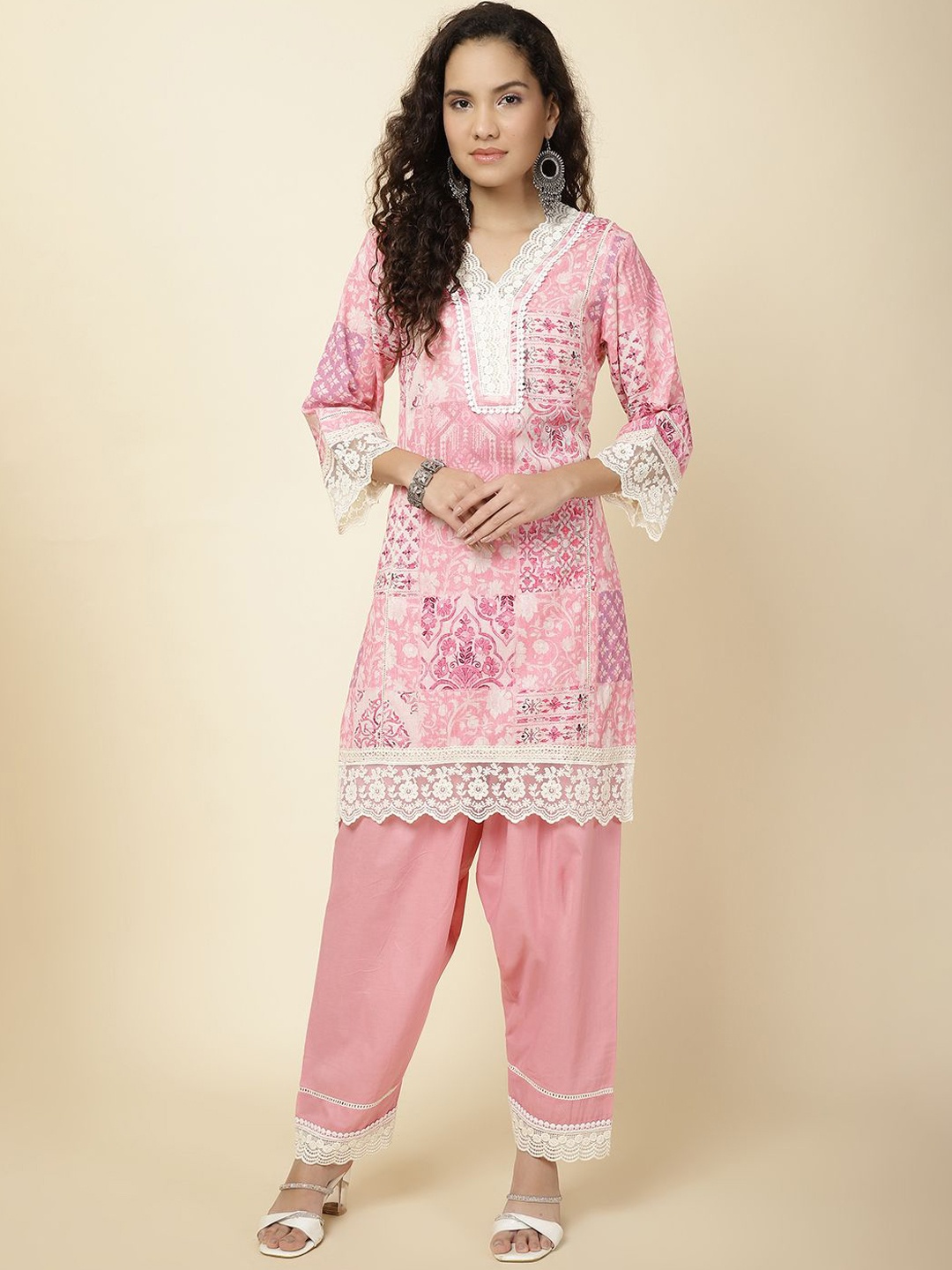 

Meena Bazaar Women Floral Printed Regular Kurta with Trousers, Pink