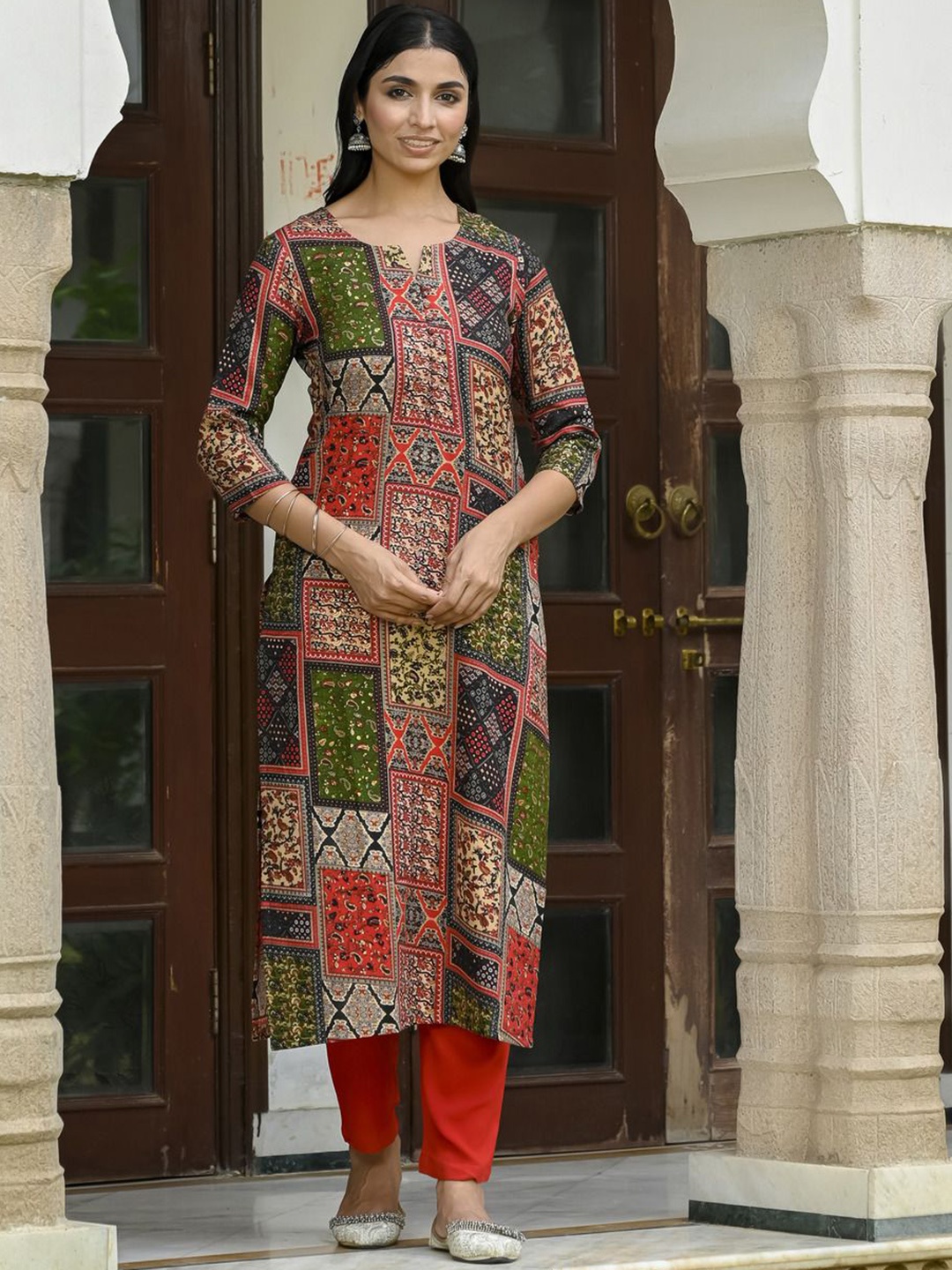 

Anni Designer Women Ethnic Motifs Printed Regular Kurta with Trousers, Red
