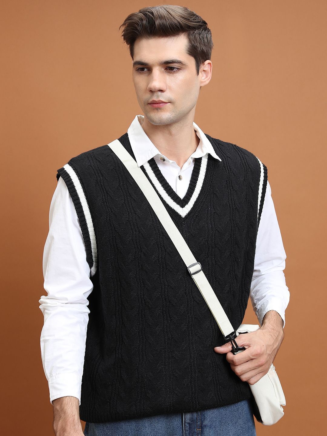 

HIGHLANDER Men Cable Knit Colourblocked Pullover, Black