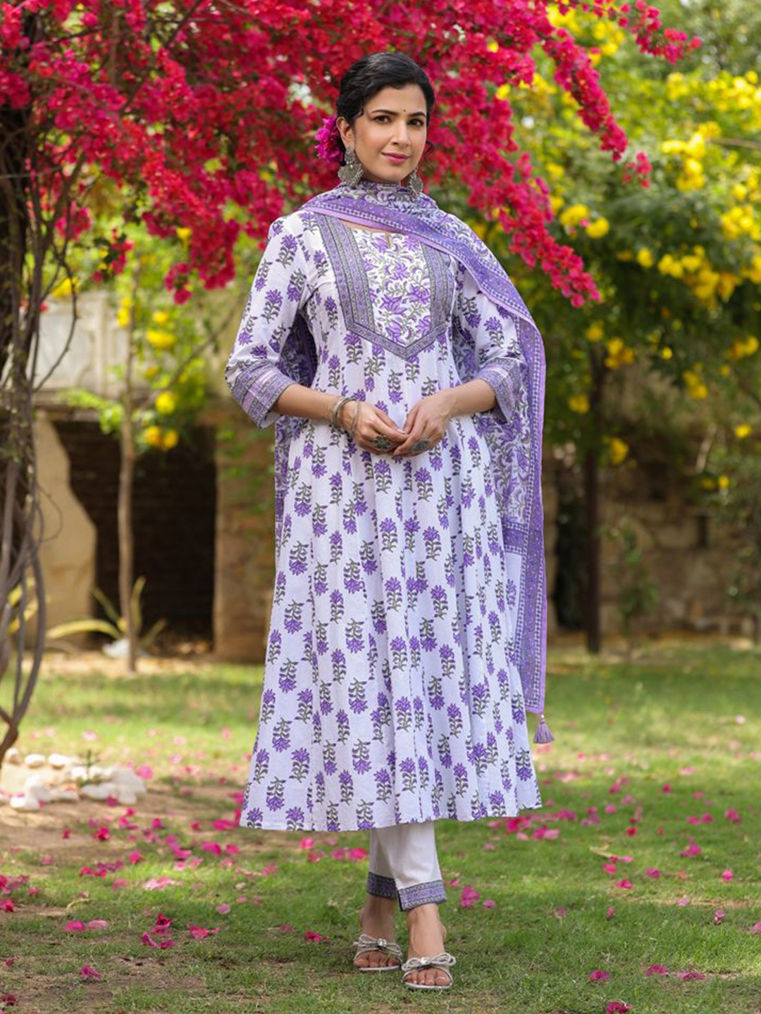

PIROH Women Floral Printed Regular Pure Cotton Kurta with Trousers & With Dupatta, Purple