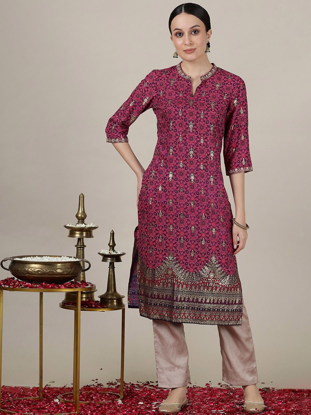 

AURELIA Women Floral Printed Flared Sleeves Mirror Work Kurta, Pink