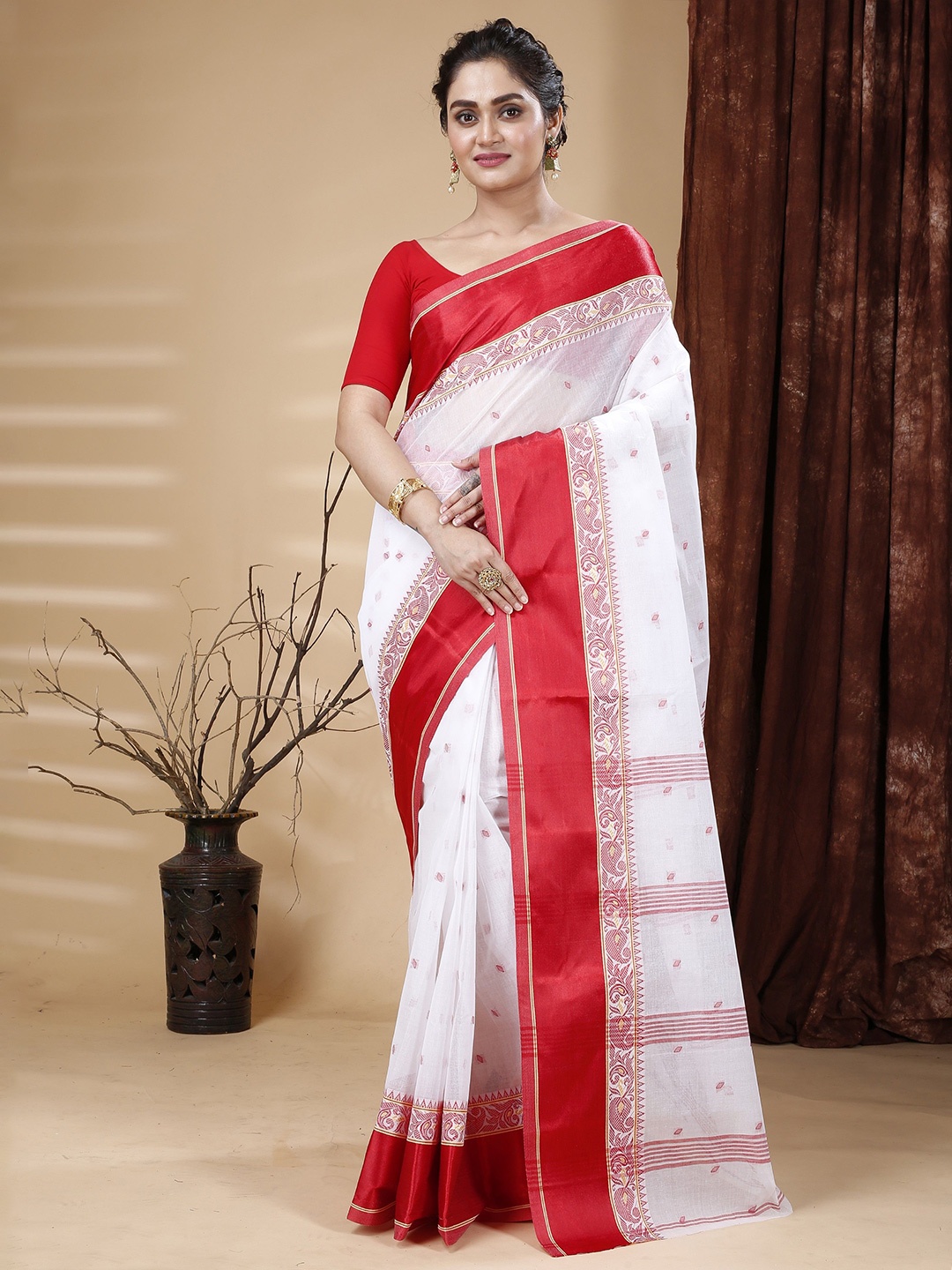 

SLAGHA Woven Design Pure Cotton Taant Saree, White