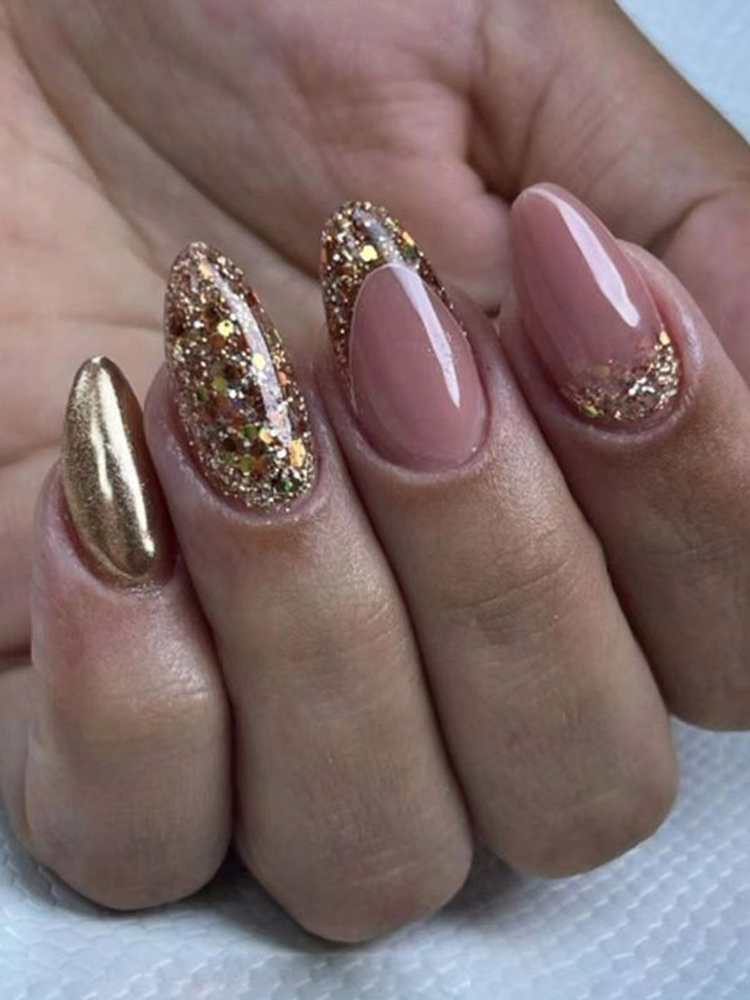 

The Pink Truck Set Of 24 Artificial Reusable Nails With Glue - Pink With Crystal Golden