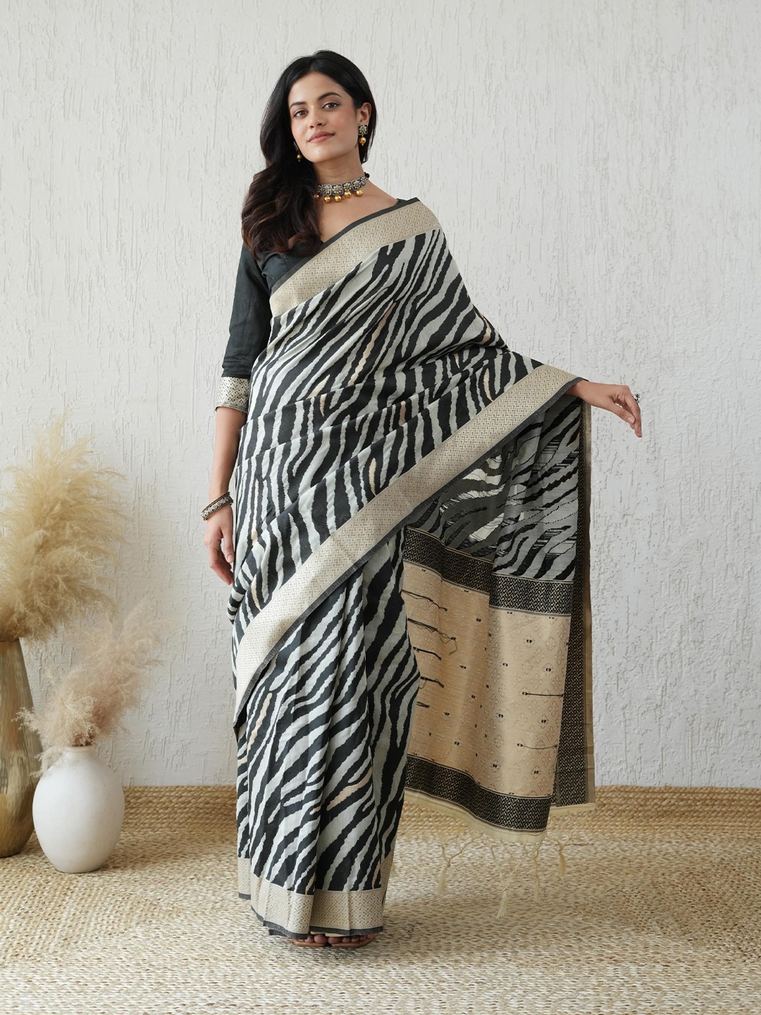 

Dori Woven Design Banarasi Saree, Black