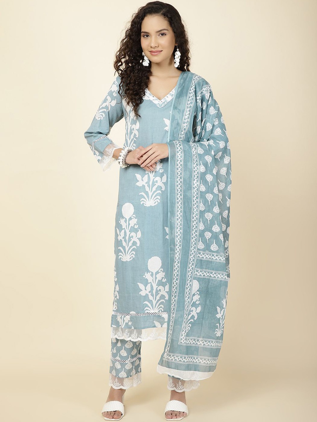 

Meena Bazaar Women Floral Printed Regular Kurta with Trousers & With Dupatta, Grey
