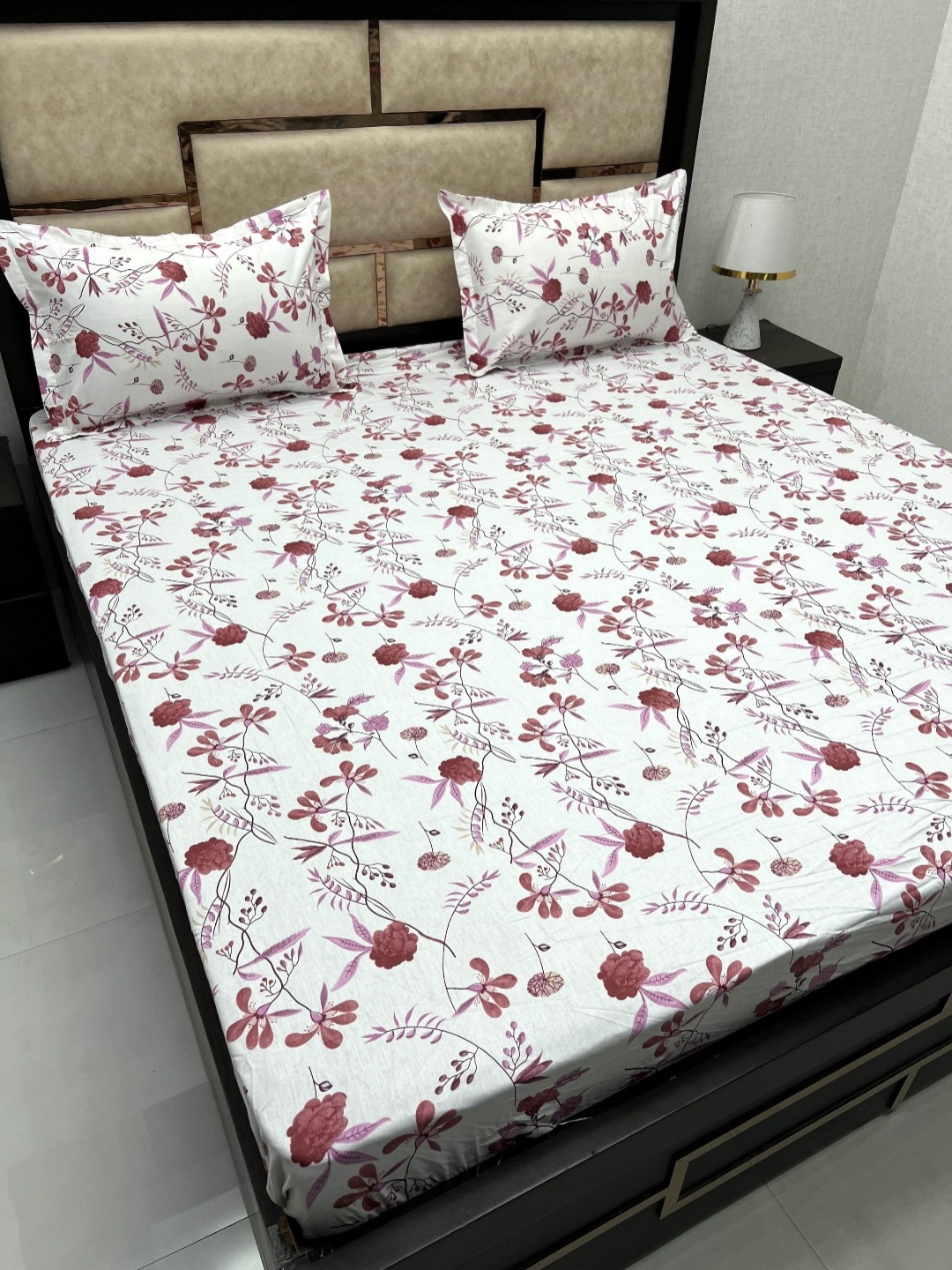 

Pure Decor White & Burgundy Floral 300 TC King Bedsheet with 2 Pillow Covers