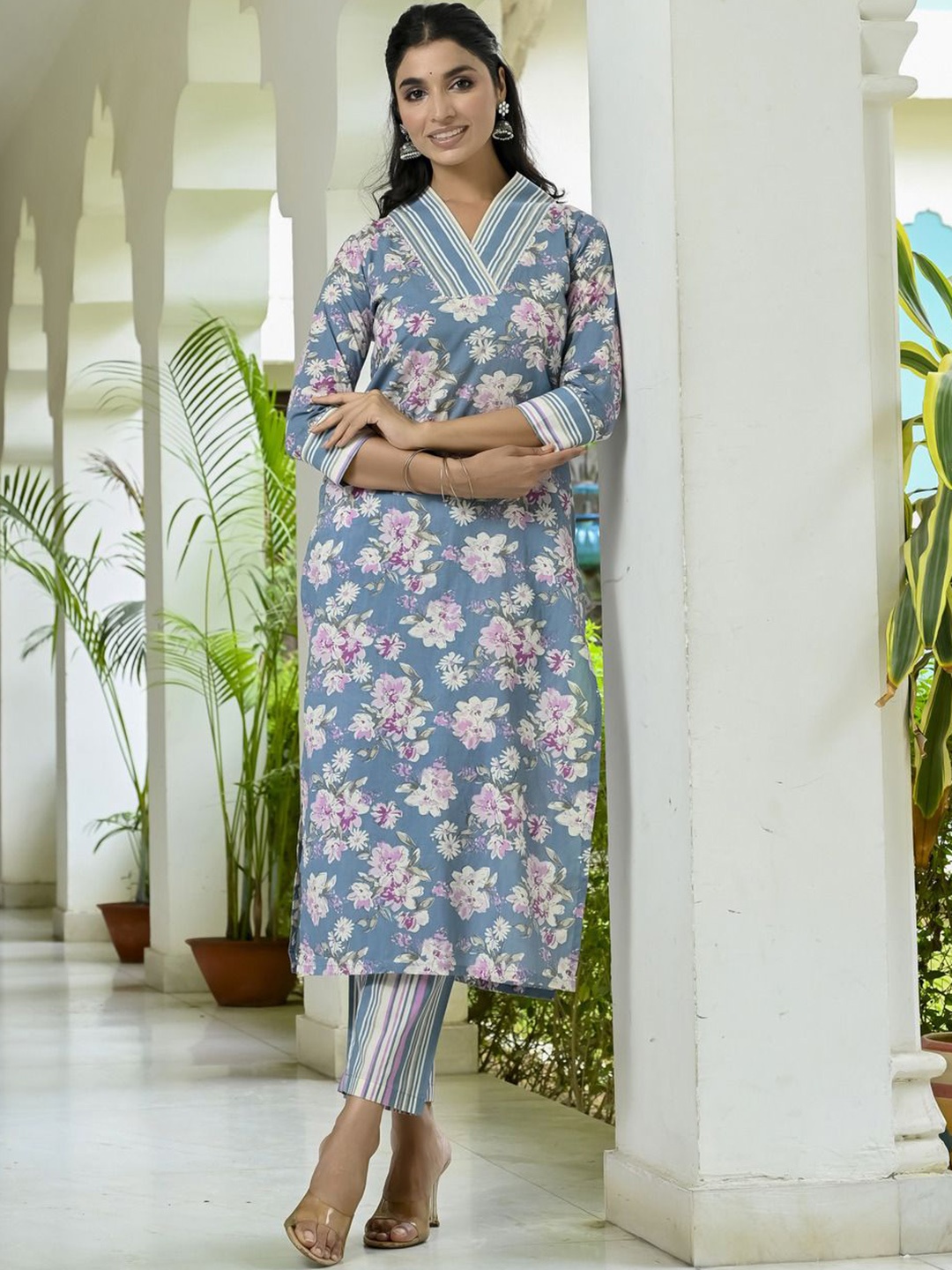 

Anni Designer Women Floral Printed Regular Gotta Patti Kurta with Trousers, Blue
